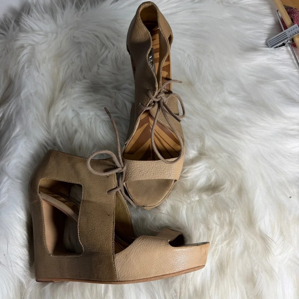 Matiko Paris Leather Cutout Wedge Sandals Two Tone Tan/Taupe Platform‎ Heel Sz 7